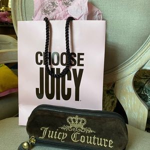 Extremely Rare Vintage Juicy Couture Cosmetic Brush Bag with Two Compartments✨